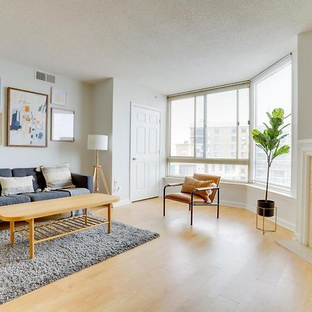 Elegant And Charming Condo At Ballston With Pool Arlington Exterior photo