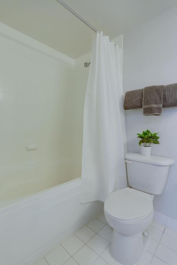 Elegant And Charming Condo At Ballston With Pool Arlington Exterior photo
