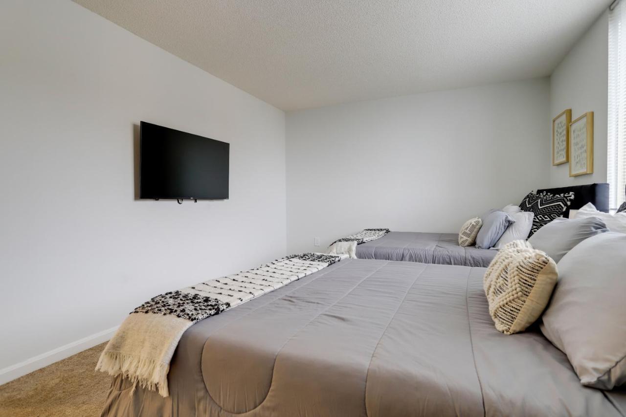 Elegant And Charming Condo At Ballston With Pool Arlington Exterior photo