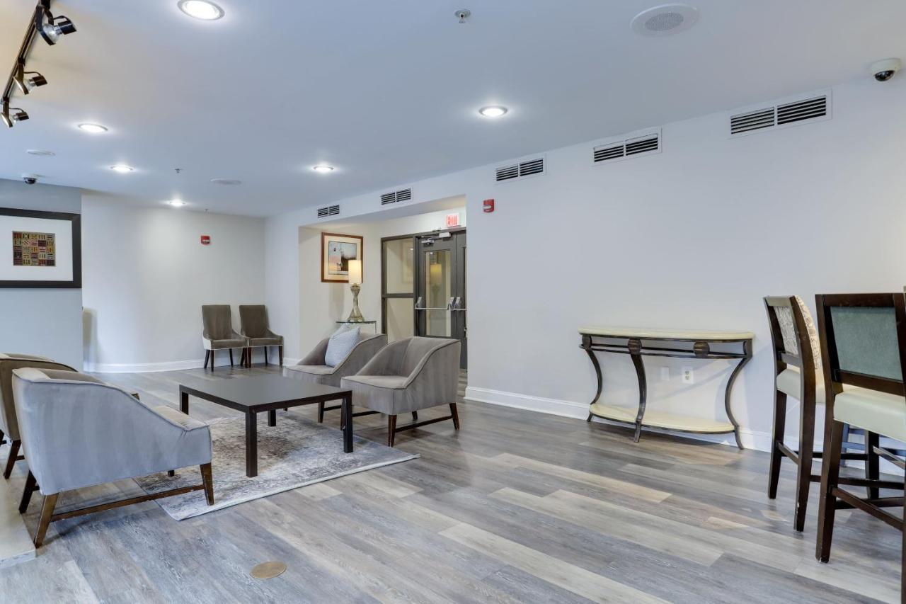 Elegant And Charming Condo At Ballston With Pool Arlington Exterior photo