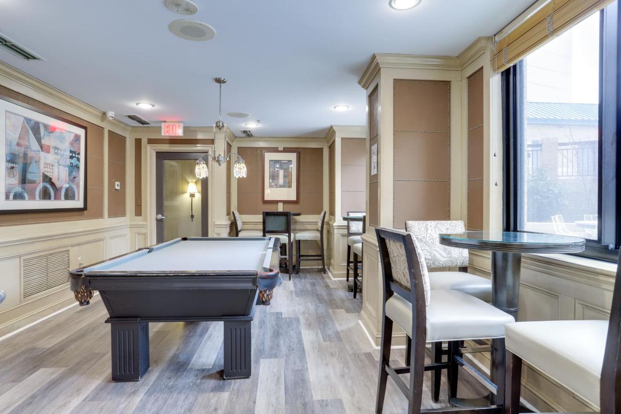 Elegant And Charming Condo At Ballston With Pool Arlington Exterior photo