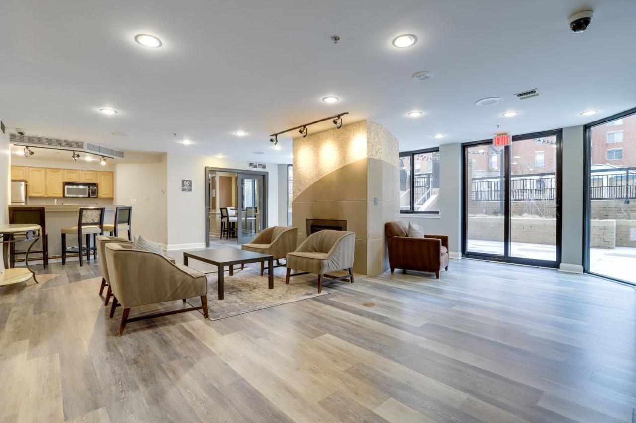 Elegant And Charming Condo At Ballston With Pool Arlington Exterior photo