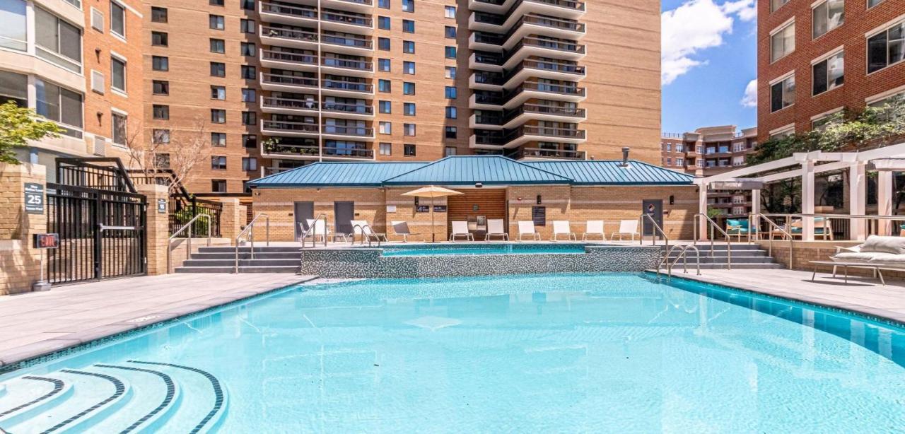 Elegant And Charming Condo At Ballston With Pool Arlington Exterior photo