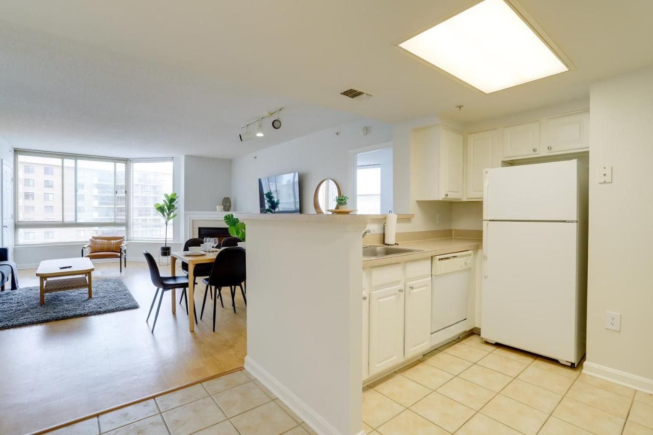 Elegant And Charming Condo At Ballston With Pool Arlington Exterior photo