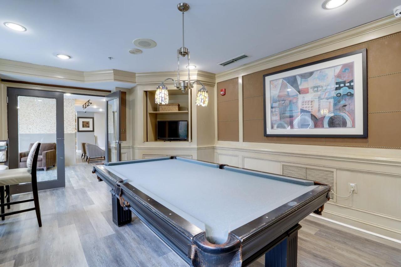 Elegant And Charming Condo At Ballston With Pool Arlington Exterior photo