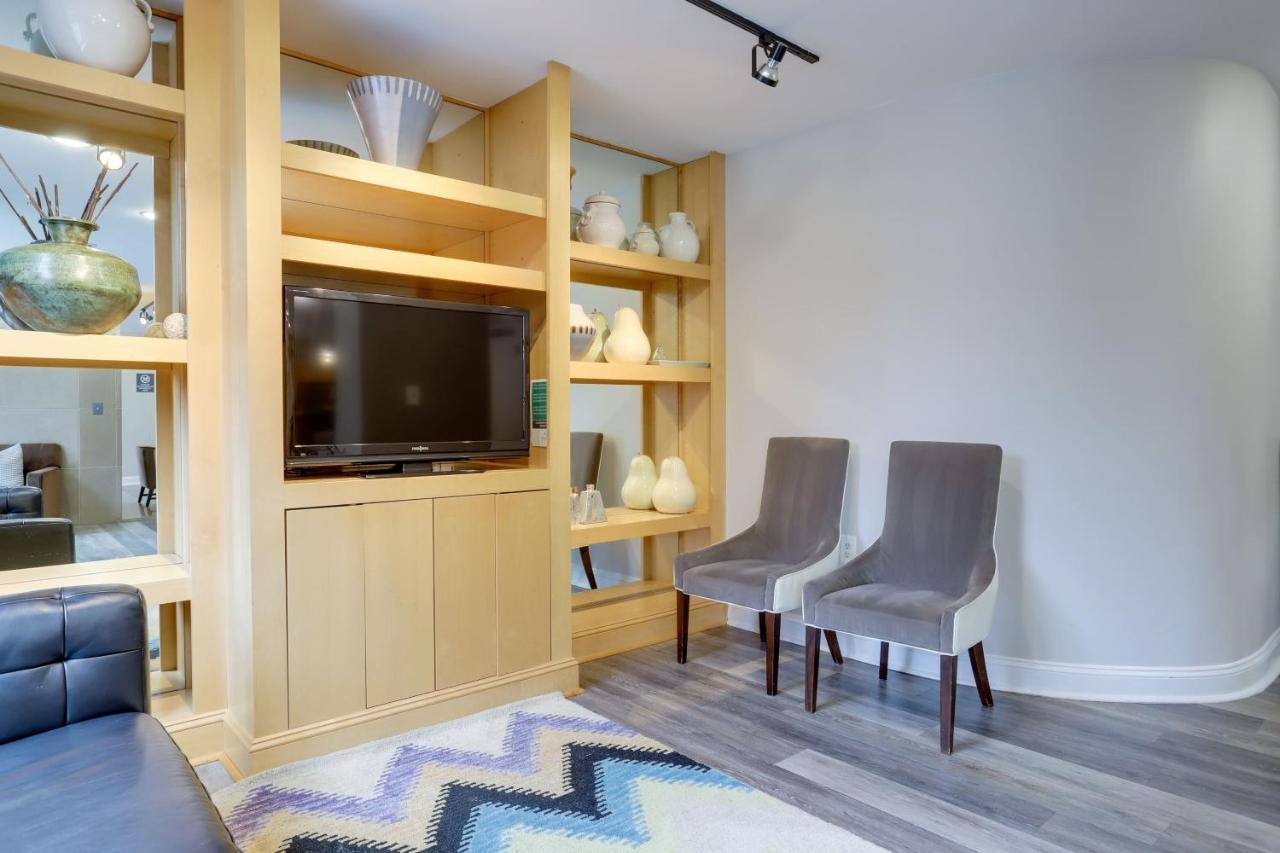 Elegant And Charming Condo At Ballston With Pool Arlington Exterior photo